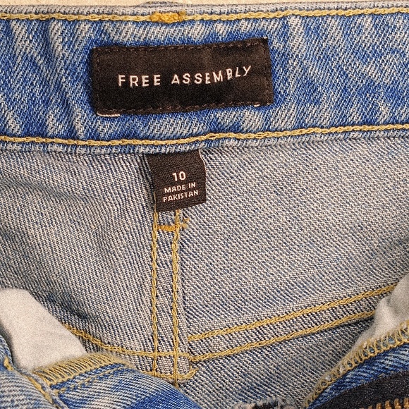 Free Assembly Denim Shorts - Picture 4 of 5